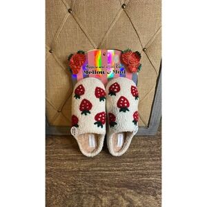 New! Strawberry Fuzzy Slippers & Hair Clips--Memory Foam Size Large 8/9